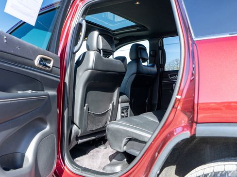 Used 2017 Jeep Grand Cherokee Limited w/ Trailer Tow Group IV image 28