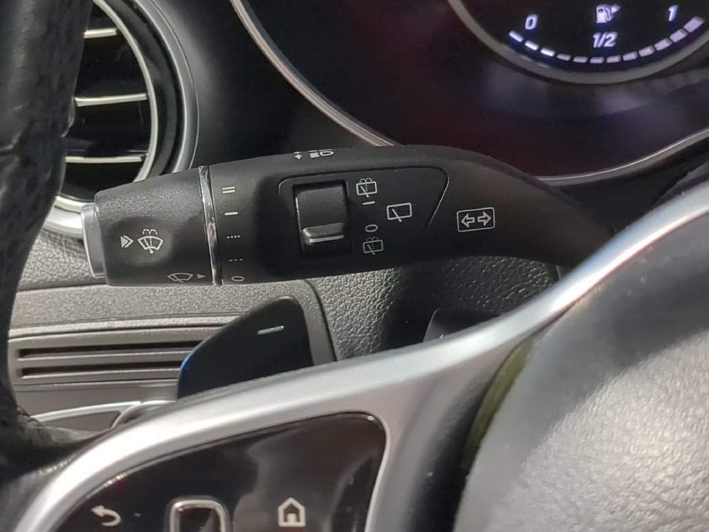Used 2021 Mercedes-Benz GLC 300 4MATIC image 30