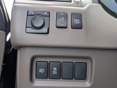 Used 2018 Lexus GX 460 Premium w/ Premium Package AWD/4WD image 30