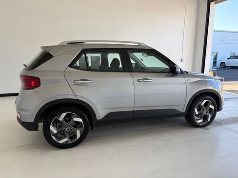 Used 2024 Hyundai Venue SEL FWD image 24