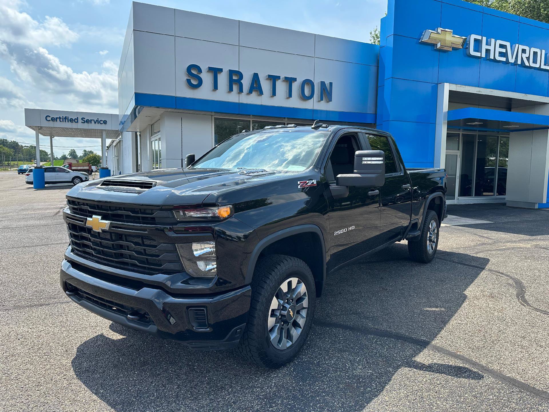 Used 2024 Chevrolet Silverado 2500 Custom w/ Custom Value Package AWD/4WD image 1