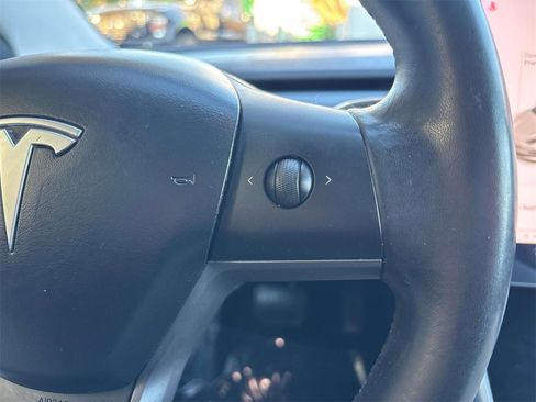 Used 2018 Tesla Model 3 Long Range image 23