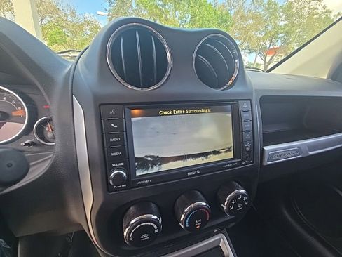 Used 2014 Jeep Compass Latitude w/ Sun/Sound Group image 20