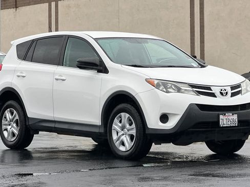 Used 2015 Toyota RAV4 LE image 5