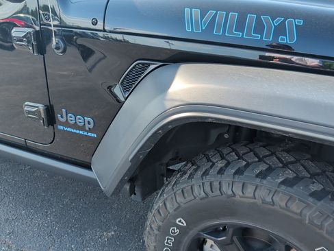 Used 2023 Jeep Wrangler Unlimited w/ Sun & Screen Package AWD/4WD image 5