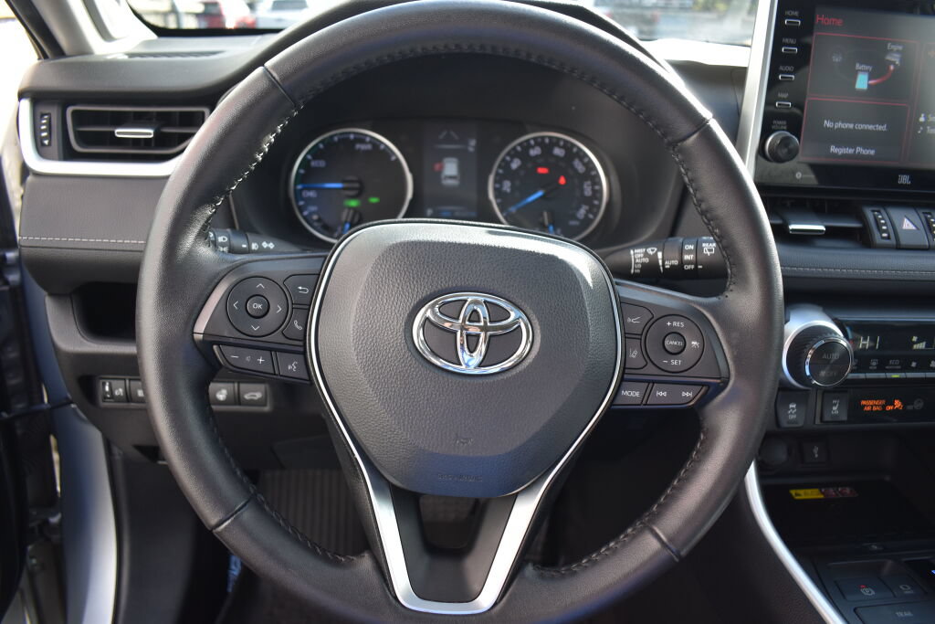 Certified 2022 Toyota RAV4 XLE Premium AWD/4WD image 9
