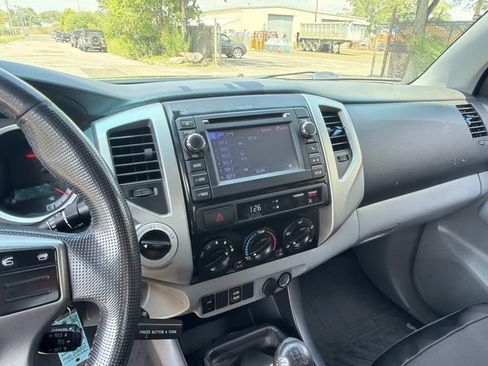 Used 2013 Toyota Tacoma 4x4 Access Cab w/ SR5 Pkg image 22