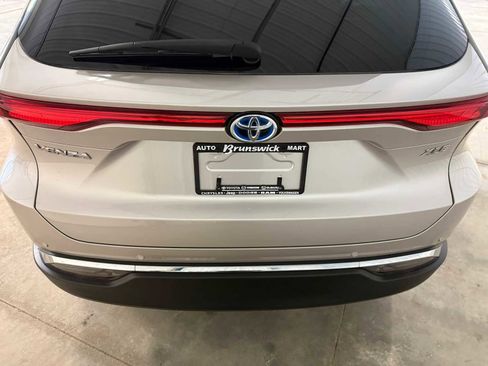 Certified 2023 Toyota Venza XLE AWD/4WD image 16