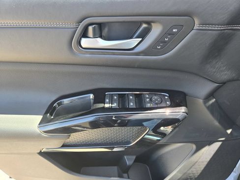 New 2026 Nissan Pathfinder Platinum AWD/4WD image 12