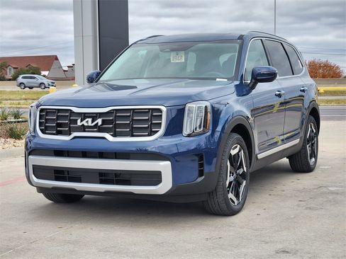 New 2025 Kia Telluride S image 2
