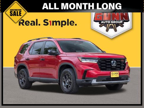 Used 2024 Honda Pilot TrailSport image 1