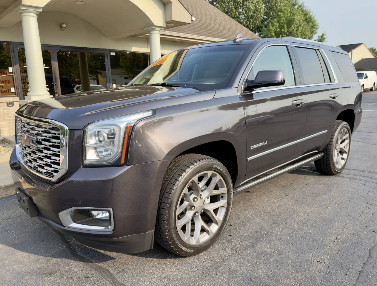 Used 2018 GMC Yukon Denali w/ Denali Ultimate Package AWD/4WD image 1