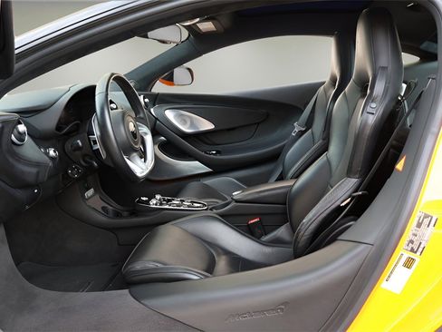 Used 2022 McLaren GT image 11