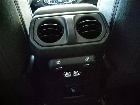 Used 2024 Jeep Wrangler Unlimited Sahara AWD/4WD image 16