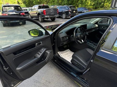 Used 2022 Honda Civic Touring image 9