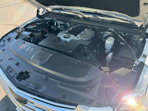 Used 2018 Cadillac Escalade Platinum AWD/4WD image 25