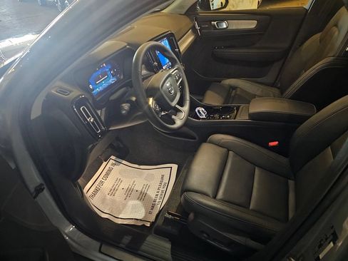 Certified 2025 Volvo XC40 B5 Ultra AWD/4WD image 17