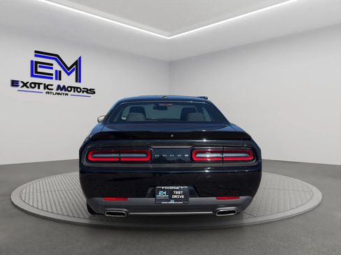 Used 2019 Dodge Challenger SXT RWD image 4