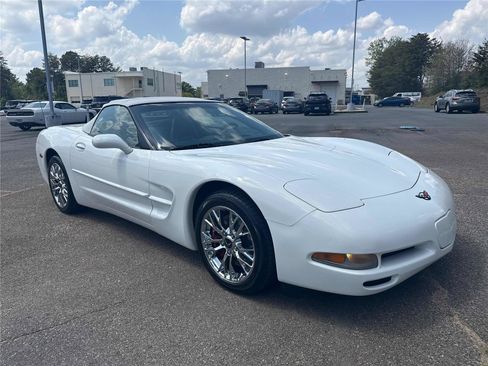 Used 2004 Chevrolet Corvette Convertible w/ Preferred Equipment Group image 4
