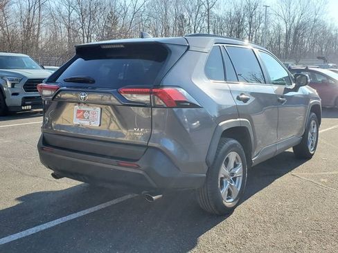 Used 2022 Toyota RAV4 XLE w/ Convenience Package image 4