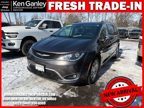 Used 2019 Chrysler Pacifica Limited w/ Advanced Safetytec Group image 3