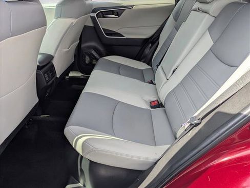 Used 2022 Toyota RAV4 XLE Premium image 17