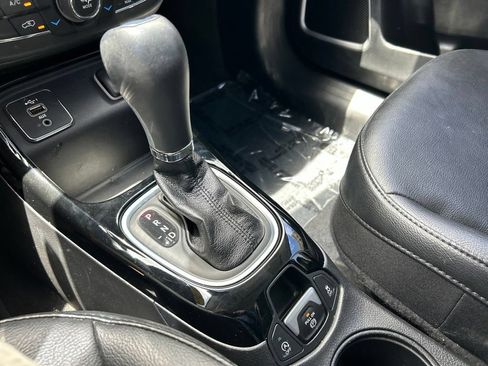 Used 2020 Jeep Compass Latitude FWD image 33