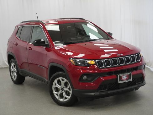 Used 2025 Jeep Compass Latitude AWD/4WD image 9