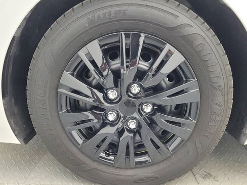 Used 2019 Hyundai Elantra SE image 31