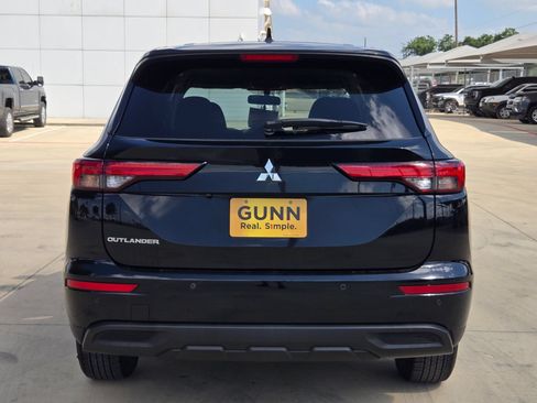 Used 2023 Mitsubishi Outlander ES FWD image 6