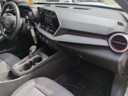 Used 2024 Chevrolet Trax RS image 30