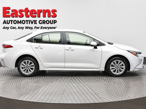 Used 2024 Toyota Corolla LE w/ LE Convenience Package FWD image 4