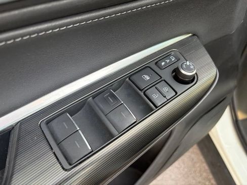 Used 2021 Toyota Venza XLE w/ Carpet Mat Package (TMS) AWD/4WD image 13