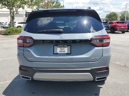 Used 2023 Honda Pilot Elite image 6