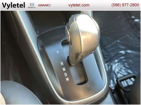 Certified 2022 Chevrolet Trax LT w/ LT Convenience Package image 28