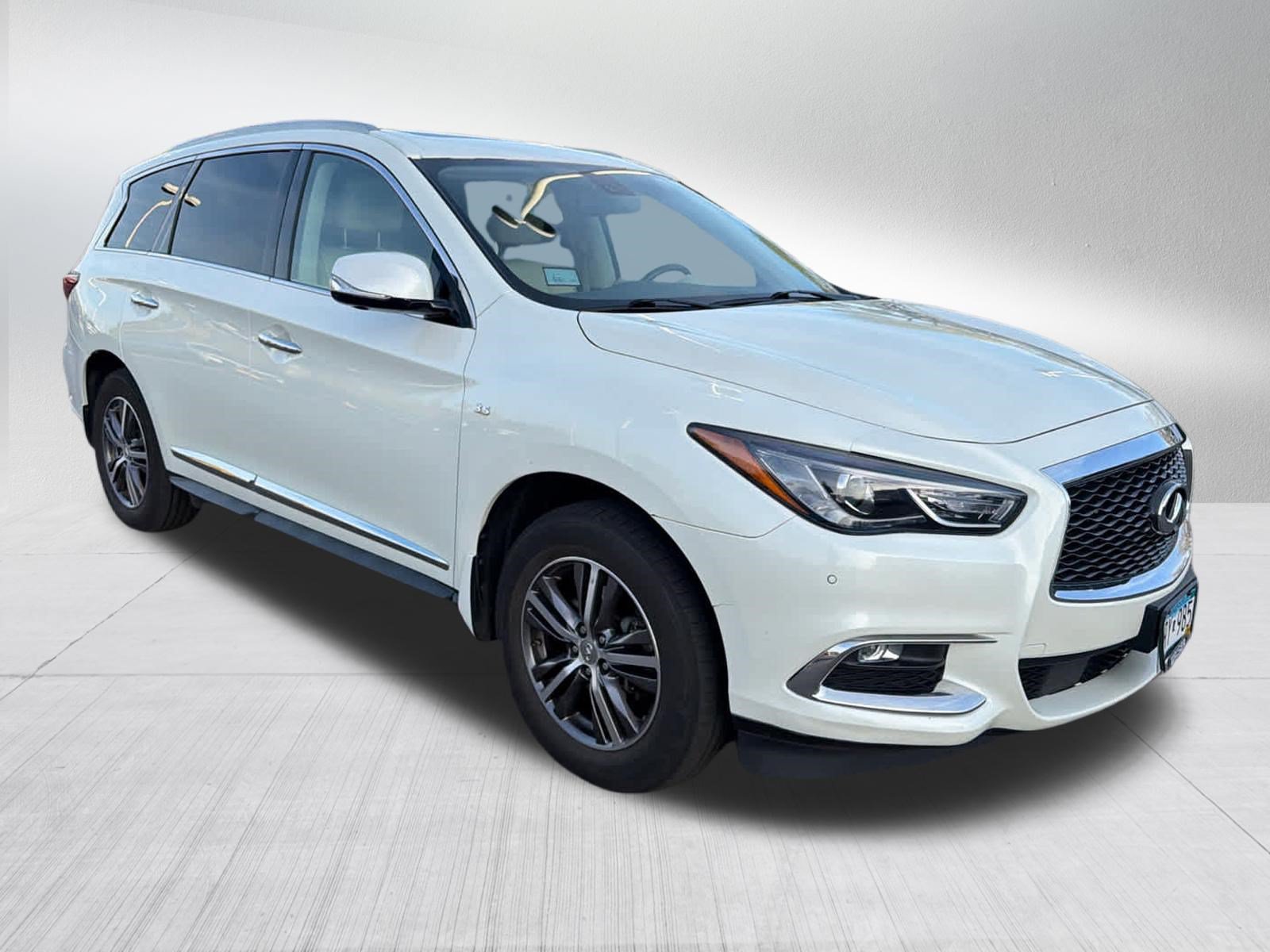 Used 2017 INFINITI QX60 Luxe w/ Premium Plus Package AWD/4WD image 2
