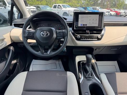 Used 2025 Toyota Corolla LE FWD image 11