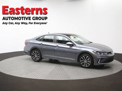 Used 2025 Volkswagen Jetta SE FWD image 46