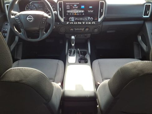 Used 2025 Nissan Frontier SV RWD image 10