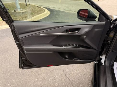 Used 2025 Toyota Camry SE image 35