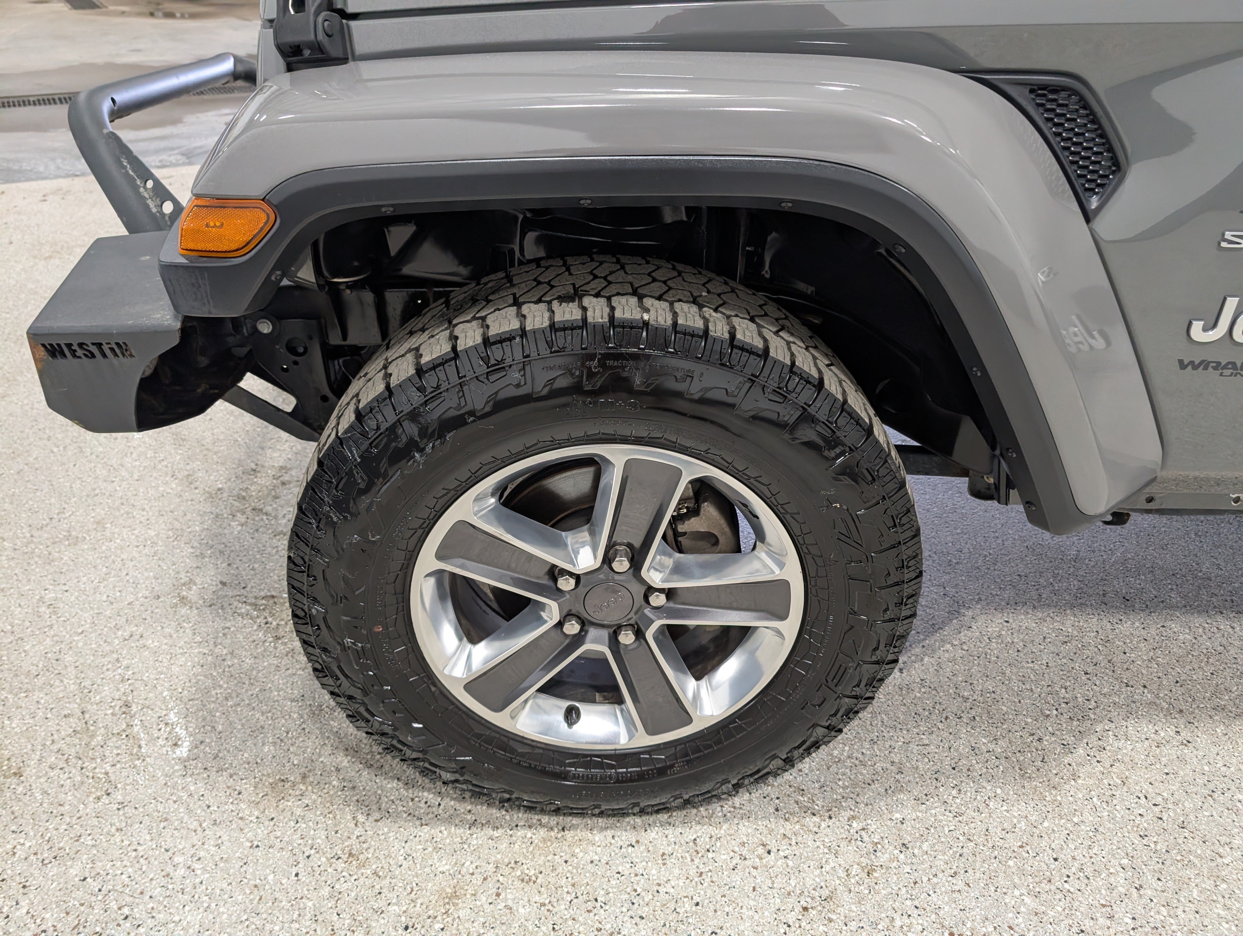 Used 2019 Jeep Wrangler Unlimited Sahara w/ Cold Weather Group AWD/4WD image 9