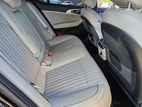 Used 2022 Genesis G70 2.0T w/ Prestige Package image 18