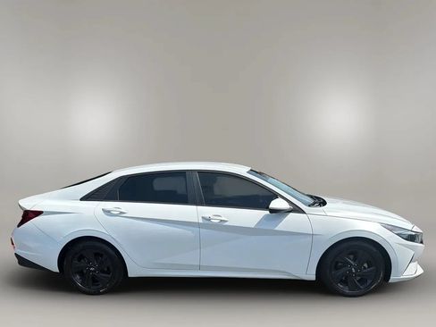 Used 2021 Hyundai Elantra SEL w/ Convenience Package FWD image 4