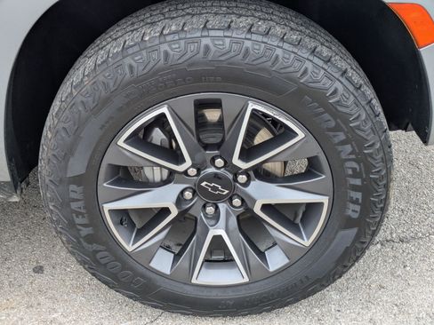 Certified 2024 Chevrolet Suburban Z71 w/ Luxury Package image 30