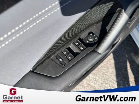 Used 2025 Volkswagen Tiguan SE R-Line image 11