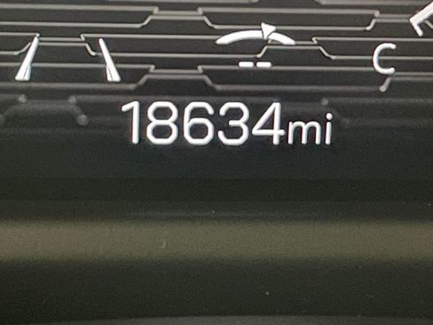 Used 2025 GMC Acadia Elevation image 6