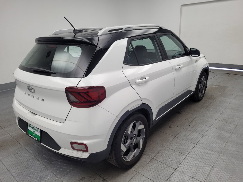 Used 2023 Hyundai Venue Limited FWD image 9