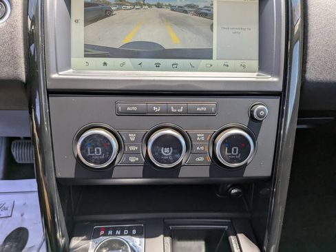Used 2019 Land Rover Discovery SE AWD/4WD image 26