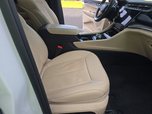 Certified 2023 Jeep Grand Cherokee 4WD 4xe w/ Luxury Tech Group II image 7