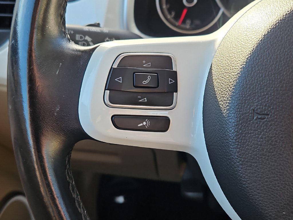 Used 2019 Volkswagen Beetle 2.0T SE FWD image 22